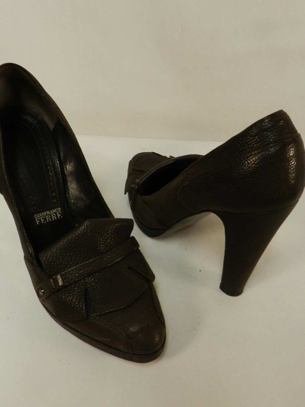 Gianfranco Ferre Leather pumps heels brown made in Italy Size Sz 37 US 7